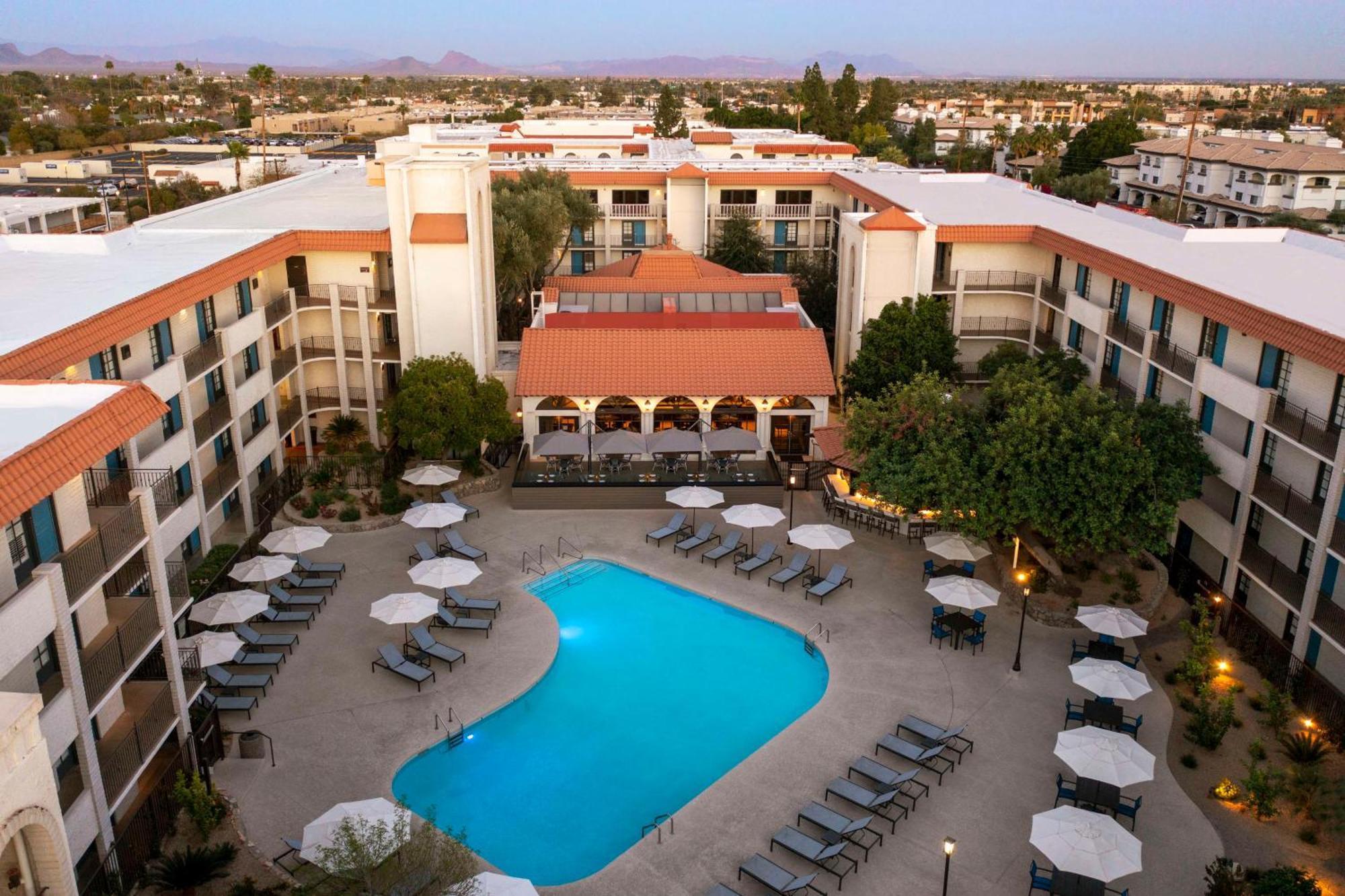 Embassy Suites By Hilton Scottsdale Resort Esterno foto