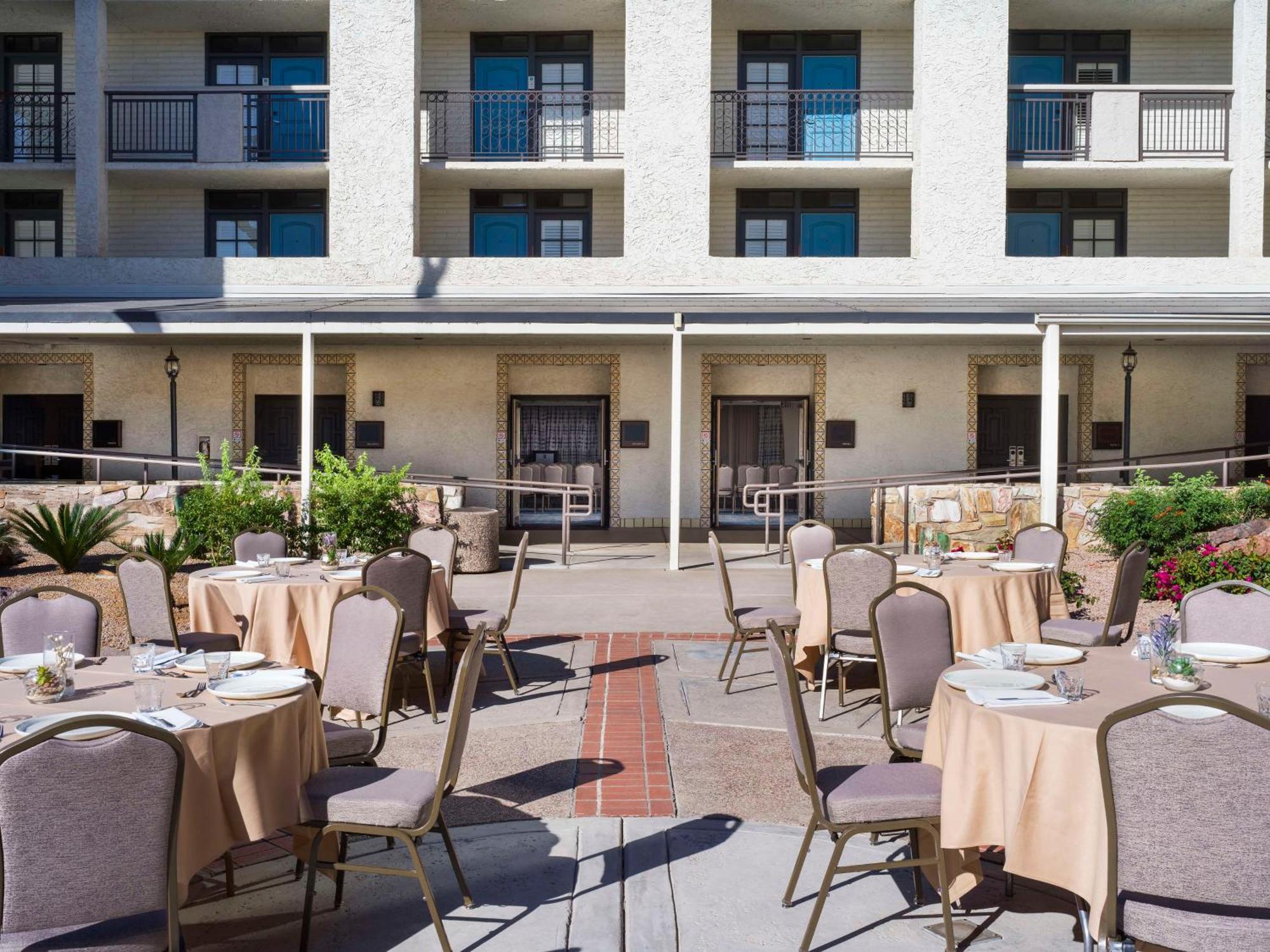 Embassy Suites By Hilton Scottsdale Resort Esterno foto